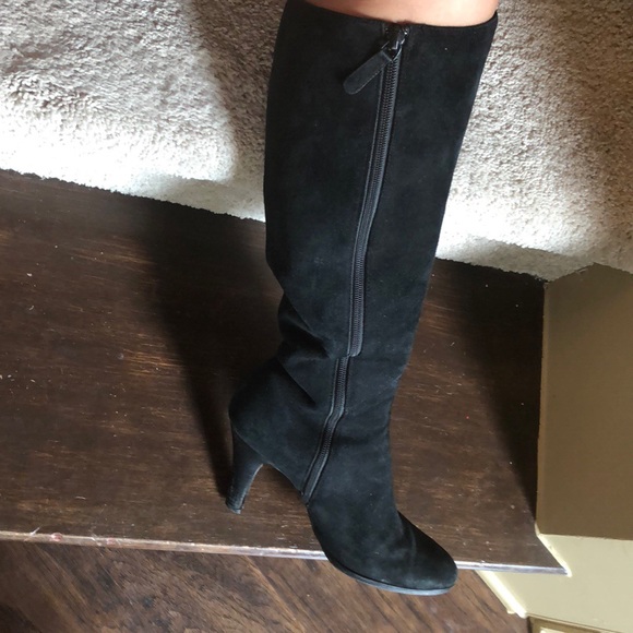 Suede Cole Haan boots with Nike Air technology. - Picture 6 of 6